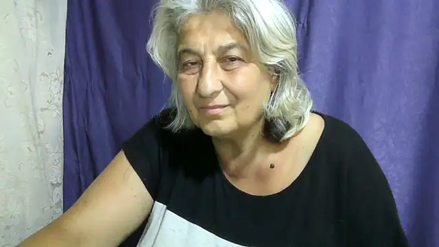ExquisiteMature live cam on StripChat