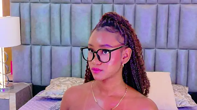 TylaWest live cam on StripChat