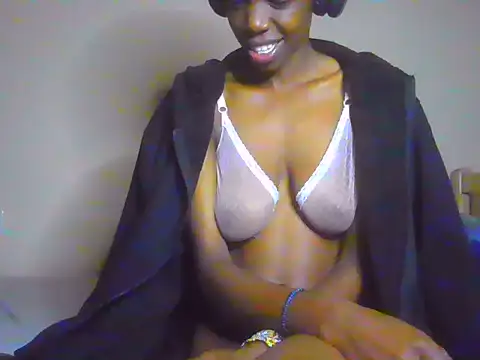 Sexybella4 live cam on StripChat