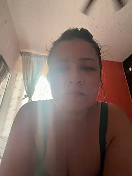 velvetluna2 live cam on StripChat