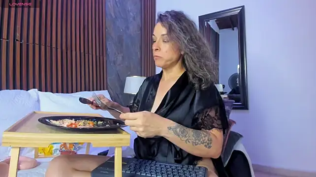 linda_cabal