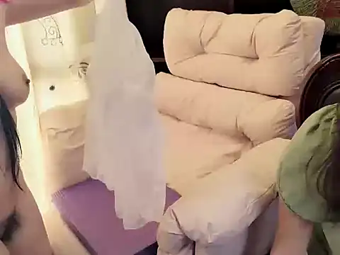 QIQI-88 live cam on StripChat