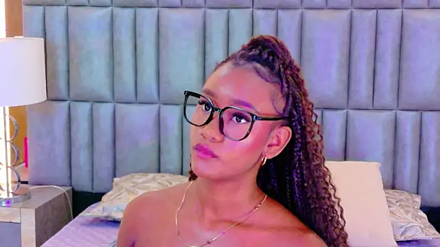 TylaWest live cam on StripChat