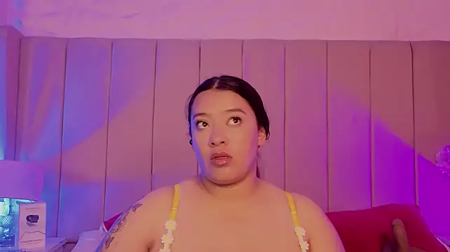 MollyBigBoobs12 webcam
