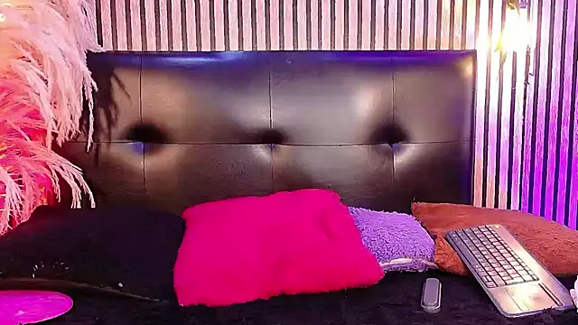 Hiddenhotcake live cam on StripChat