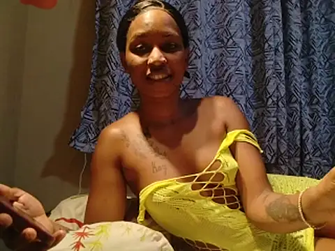 Kiki_07 webcam