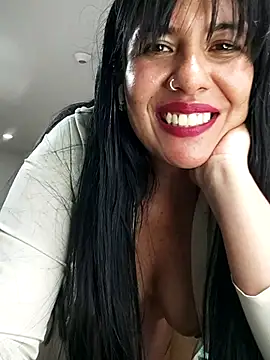 aisha_latina webcam