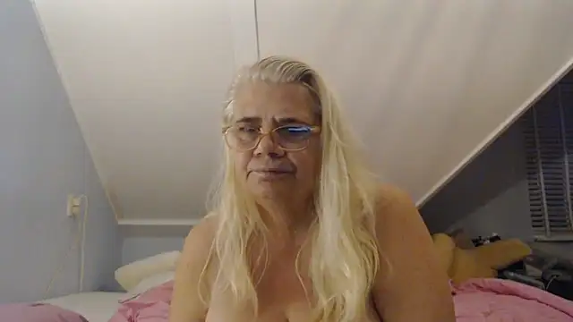 hotladymoon