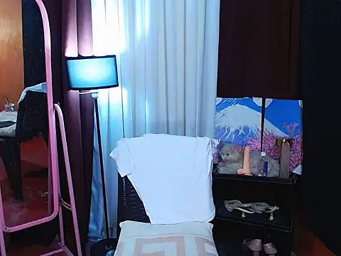 UrSkinnyHugeCock