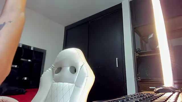Miranda_bigcock3