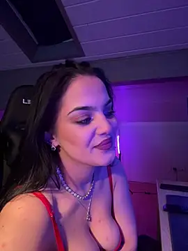 LunnaVey live cam on StripChat