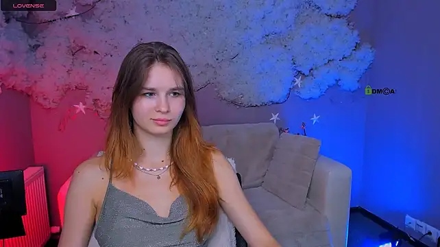 angie_foxy1 (F teen) - flash tits♥