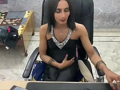 LuvLayla webcam