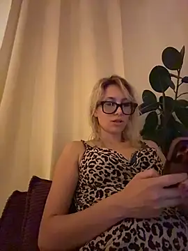 suyneslii webcam