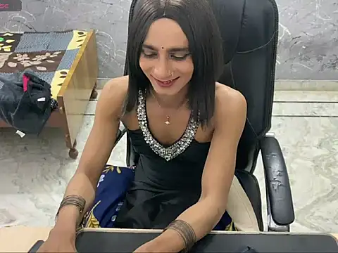 LuvLayla webcam
