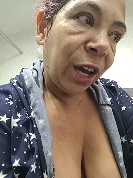 Scarlet_curly8a webcam
