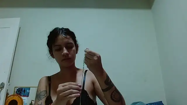 AlinaWoolf_ webcam