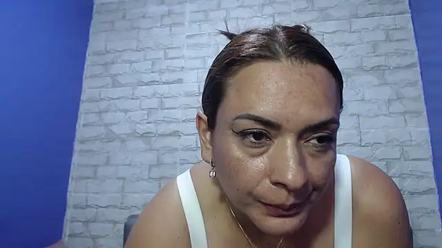 Milf-Prettyboobs webcam