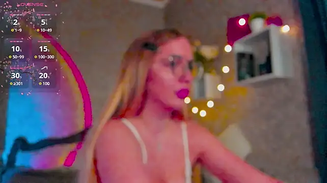 Mika_Rayy live cam on StripChat