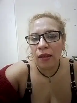 FOXY_LYNN live cam on StripChat