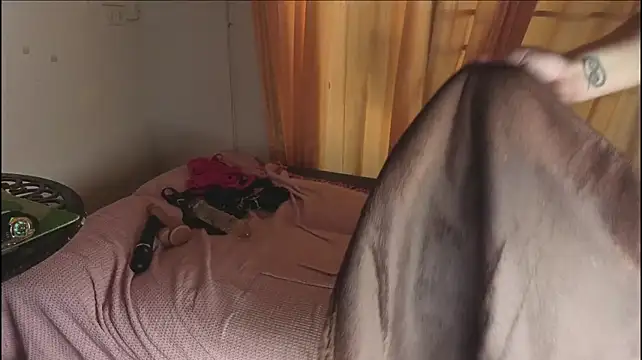 JadeStarUK live cam