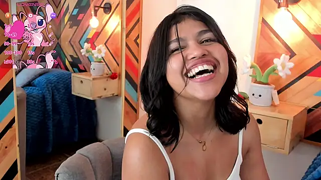 NaiirobiSwan live cam on StripChat