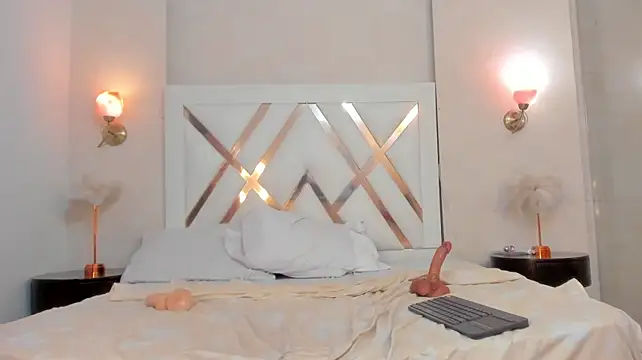 Sky_Collins_ webcam