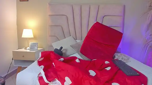 Eva-Millss live cam preview