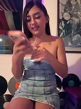 LilacNoir webcam