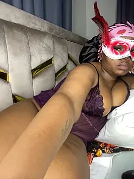 BIGMAMA011 webcam