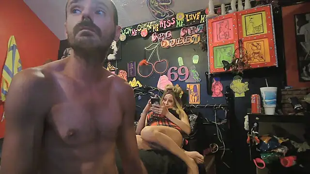 daddyandsplashqueen (Ask my age) - Flash titties