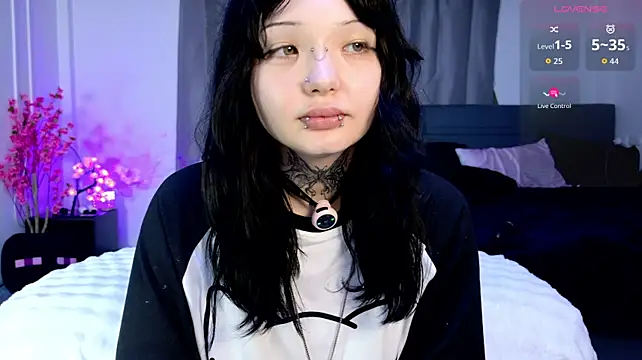lein_bone (F teen) - ride dildo