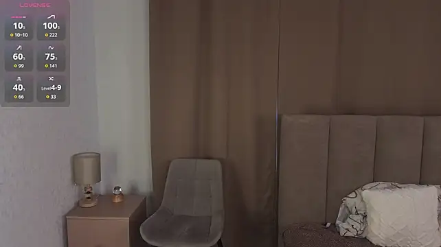 loisewuellenweber (F teen) - PEEK WHATS UNDER MY TOP