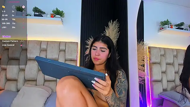 little_sophie18 live cam on StripChat