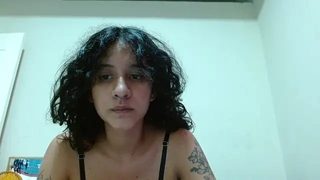 AlinaWoolf_ webcam
