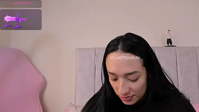 MilaVelour webcam