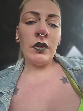 PinkTheHawk webcam