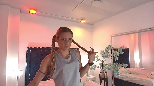 Juliieta_gray webcam