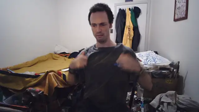 JohnnyMoves webcam