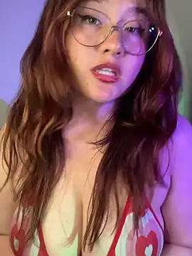 AliaMiller_ webcam