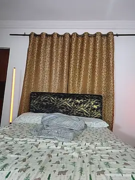 Zola_Nooryi webcam