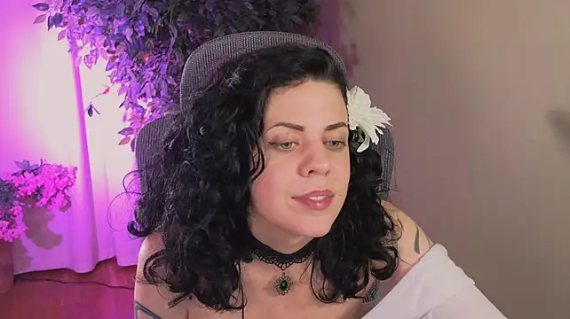 Lulu_Kissmi webcam