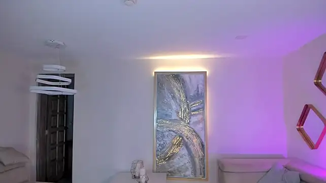 NiaHolland live