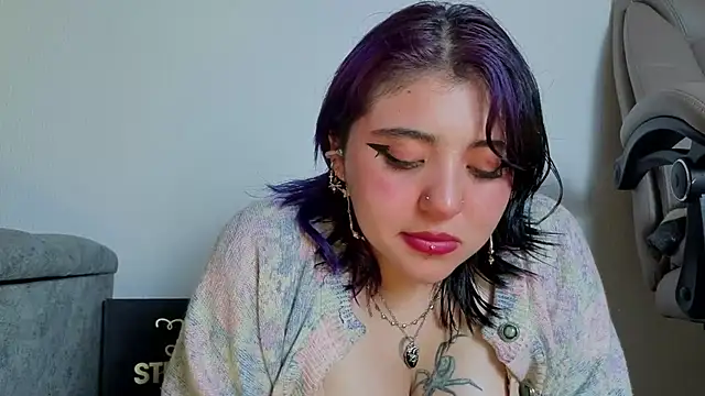 Blueberry_gothic webcam