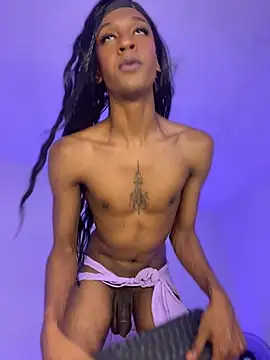 Mia_royal