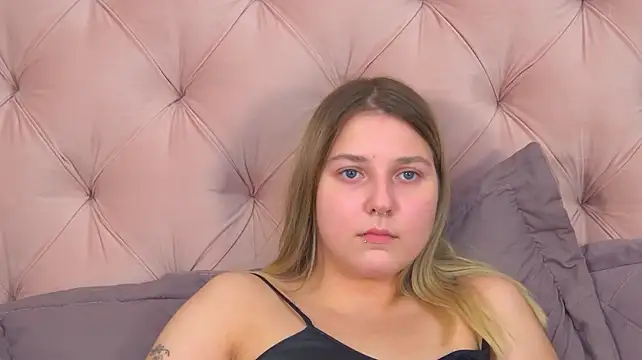 TinnaBurton webcam