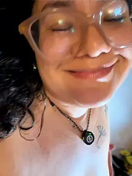 CurlyMilf_Vannexxxa webcam