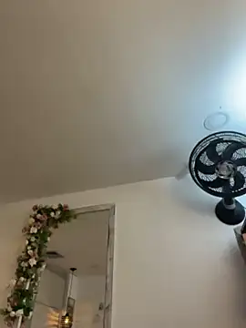 IvonneOwen webcam
