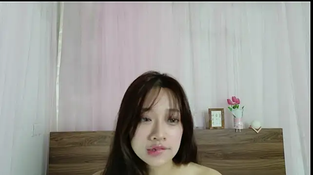 shy_pink_doll webcam