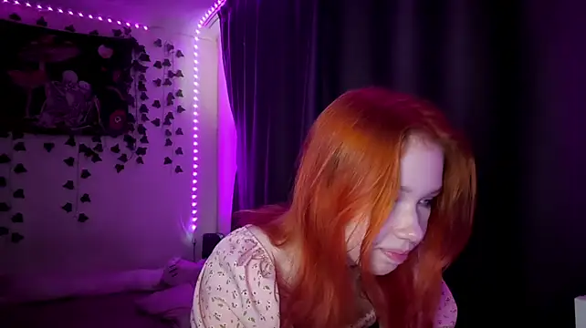 RedAriana webcam